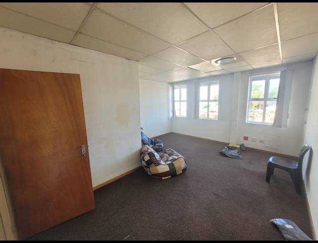 950M² WAREHOUSE TO LET IN KILLARNEY GARDENS